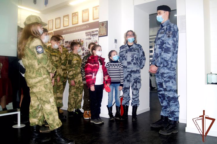 Росгвардейцы Северо-Западного округа проводят тематические мероприятия к 211-летию войск правопорядка