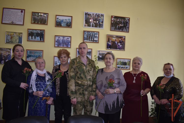 В лесновском полку Росгвардии встретились с мамами военнослужащих, погибших при выполнении служебно-боевых задач в разные годы (видео)