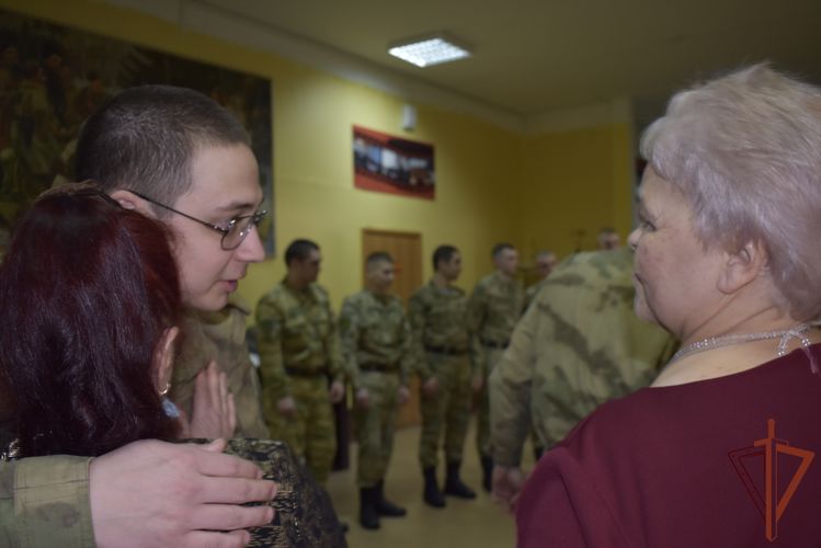 В лесновском полку Росгвардии встретились с мамами военнослужащих, погибших при выполнении служебно-боевых задач в разные годы (видео)