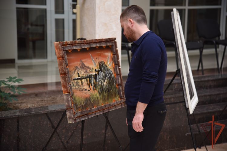 Выставка работ художников из Росгвардии открылась в Грозном