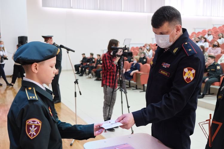 Кадетский класс Росгвардии имени кавалера Ордена Мужества Владимира Горяинова открылся в Курске 