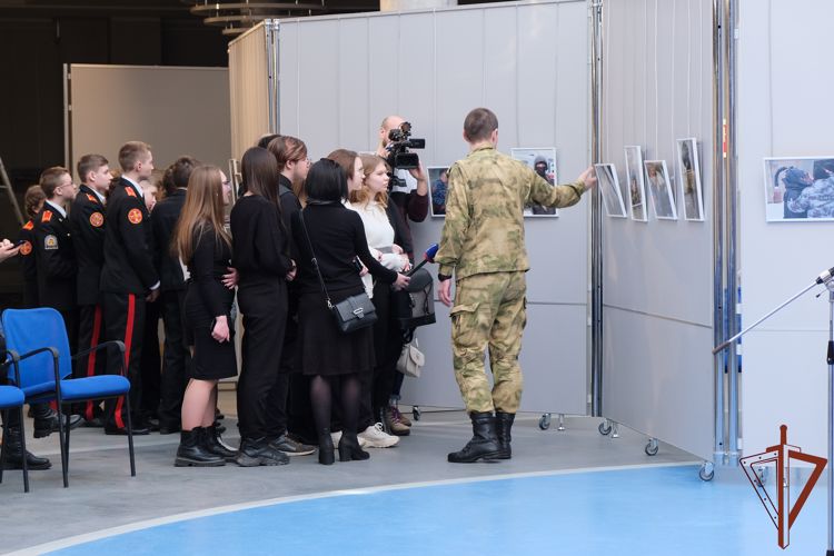 Фотовыставка Росгвардии открылась в Смоленске 