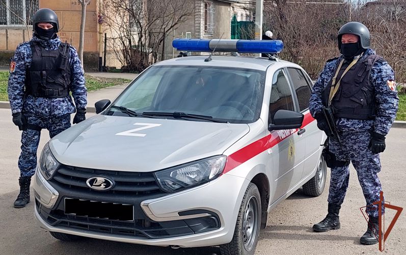 Севшего за руль в нетрезвом состоянии мужчину задержали росгвардейцы в Евпатории 