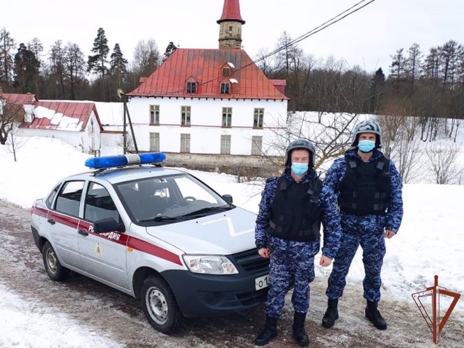 Сотрудники Росгвардии Санкт-Петербурга и Ленинградской области присоединились к акции «Своих не бросаем»