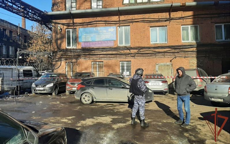 Росгвардейцы обнаружили и обследовали похожий на гранату предмет в Петербурге