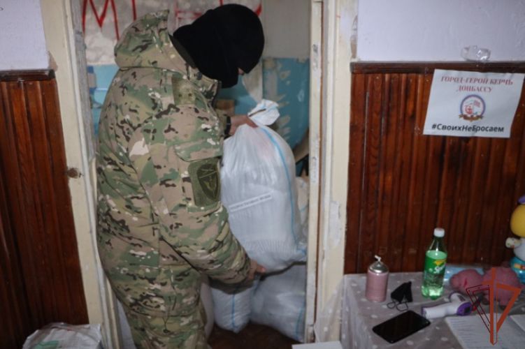 Росгвардейцы из Крыма оказали помощь жителям Донбасса (видео)