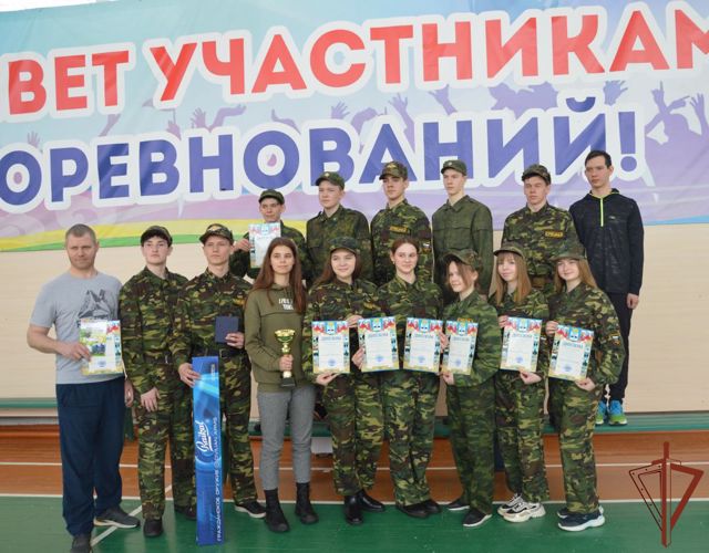 Команда ребят из подшефного Росгвардии детского дома победила в военно-спортивной игре в Курганской области