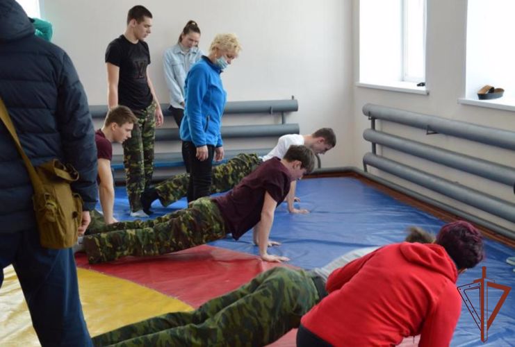 Команда ребят из подшефного Росгвардии детского дома победила в военно-спортивной игре в Курганской области