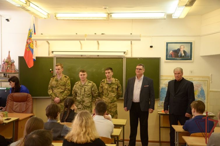 На Урале росгвардейцы  продолжают участие в патриотических акциях в поддержку специальной операции по защите жителей Донбасса (видео)