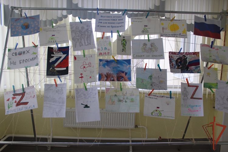 На Урале росгвардейцы  продолжают участие в патриотических акциях в поддержку специальной операции по защите жителей Донбасса (видео)