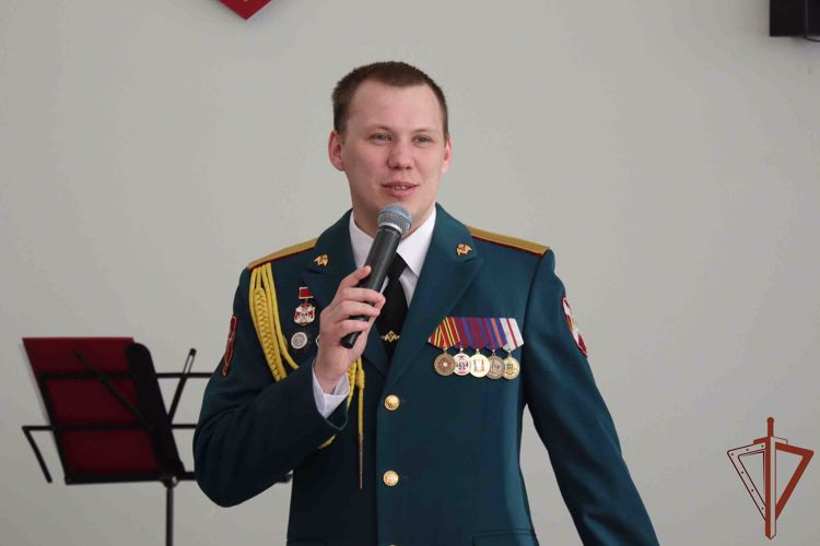 Ансамбль песни и пляски Уральского округа Росгвардии поздравил женский коллектив госпиталя в Екатеринбурге (видео)