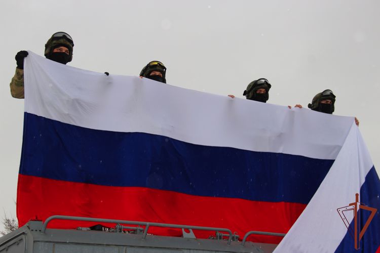 Сотрудники ОМОН «Авангард» Росгвардии провели флешмоб в поддержку  российских военнослужащих