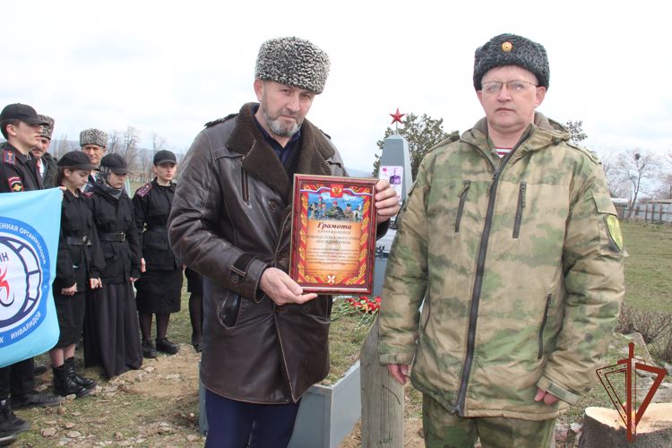 Военнослужащие ОГВ(с) почтили память Героя Советского Союза  Ивана Виноградова