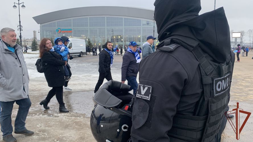 В Санкт-Петербурге сотрудники и военнослужащие Росгвардии обеспечили правопорядок при проведении футбольного матча "Зенит"- "Арсенал"