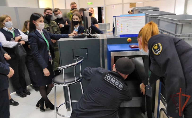 Сотрудники Росгвардии поделились опытом обеспечения безопасности с персоналом тюменского аэропорта 