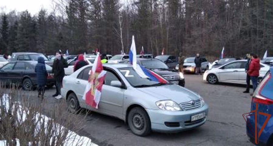 Росгвардейцы приняли участие в патриотическом автопробеге