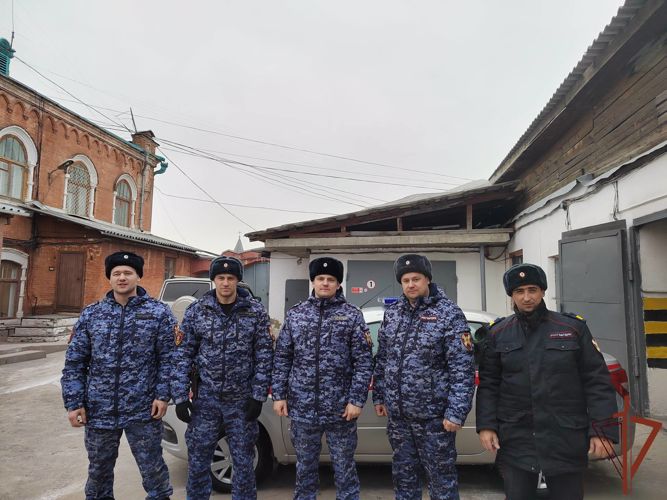 Сотрудники Росгвардии в Красноярском крае задержали подозреваемых в нападении на таксиста 
