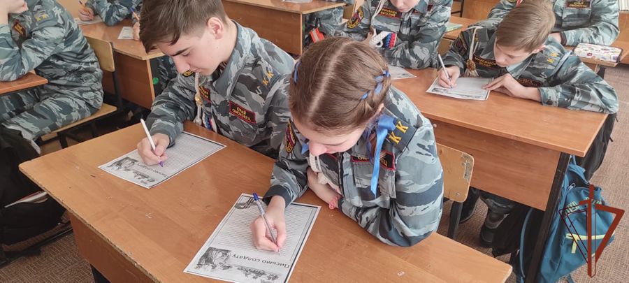 Подшефные Росгвардии кадеты на Белгородчине написали письма российским военнослужащим