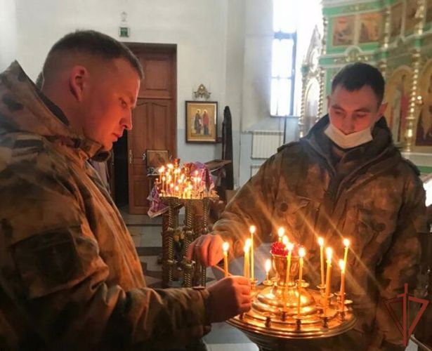 Росгвардейцы приняли участие в литургии за задравие военнослужащих, участвующих в специальной операции