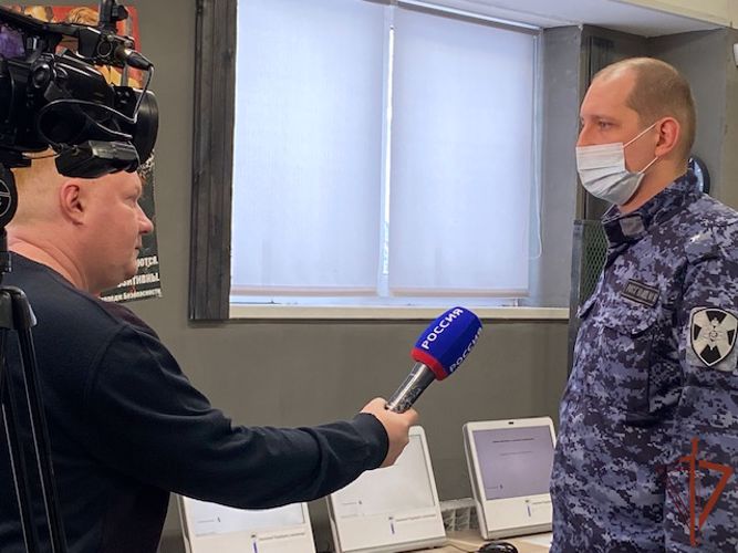 Росгвардейцы познакомили тележурналистов с процедурой сдачи  экзамена на право получения лицензии на оружие (видео)