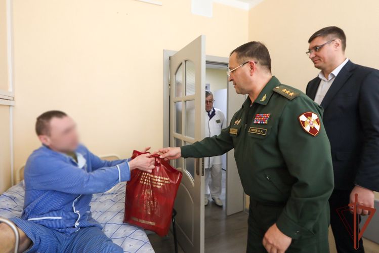 Командующий Центральным округом Росгвардии навестил в госпитале личный состав, участвовавший в специальной военной операции