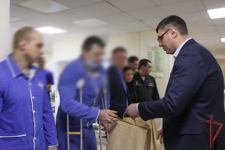 Командующий Центральным округом Росгвардии навестил в госпитале личный состав, участвовавший в специальной военной операции