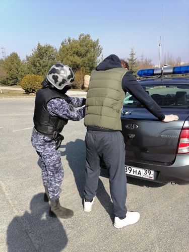 В Калининграде росгвардейцы задержали мужчину, находящегося в федеральном розыске