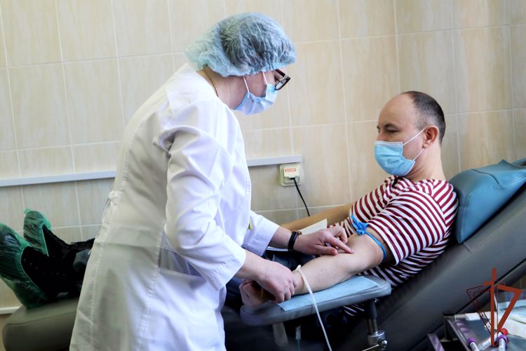 В Санкт-Петербурге сотрудники ОМОН Росгвардии оказали донорскую помощь пациентам двух онкологических центров
