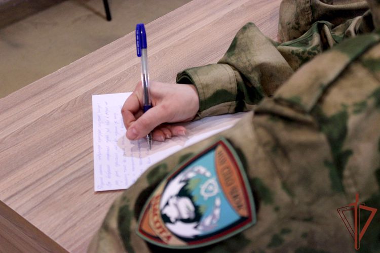 Участники подшефного Росгвардии челябинского молодежного клуба присоединились к акции «Письмо солдату»