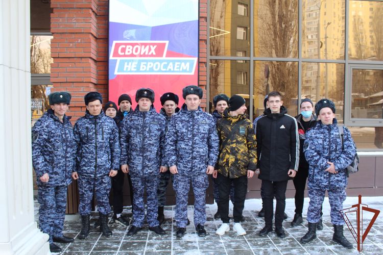 В Саратовской области сотрудники Росгвардии поддержали Российскую Армию автопробегом