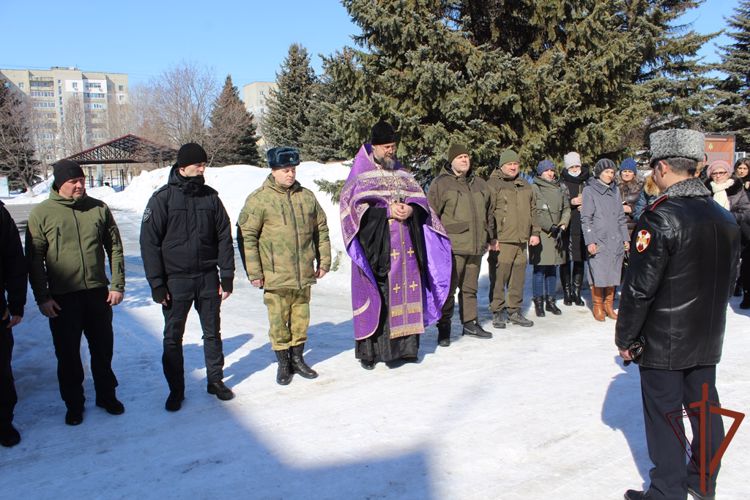 В Приволжье росгвардейцы продолжают участвовать в молебнах о здравии воинов, сражающихся за Донбасс