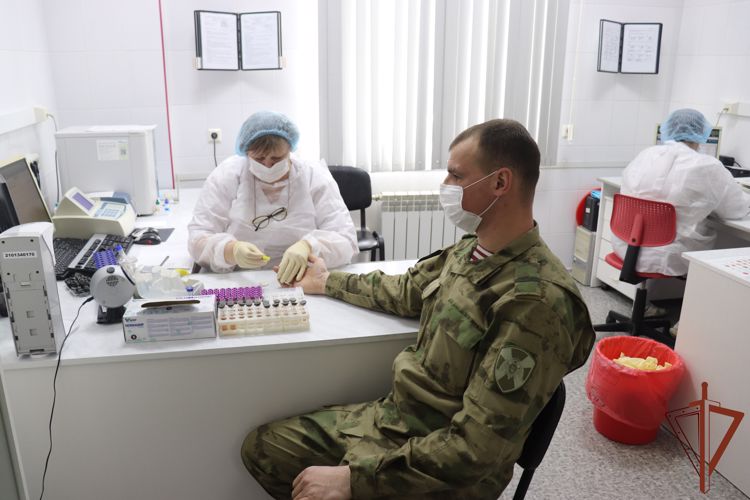Офицеры Новосибирского военного института Росгвардии приняли участие в донорской акции «От сердца к сердцу»