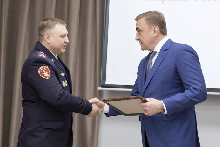 Тульских росгвардейцев с профессиональным праздником поздравил глава региона