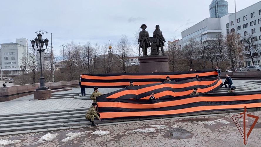Артисты ансамбля песни и пляски Уральского округа Росгвардии сняли видео в поддержку бойцов, выполняющих задачи специальной операции (видео)