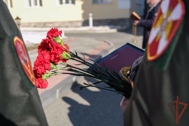 Командующий Уральским округом Росгвардии встретился с членами семей военнослужащих и сотрудников, погибших при выполнении воинского и служебного долга