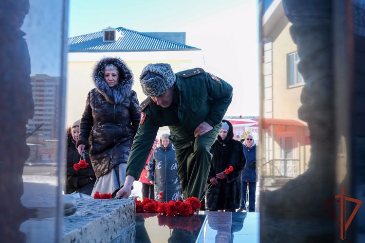 Командующий Уральским округом Росгвардии встретился с членами семей военнослужащих и сотрудников, погибших при выполнении воинского и служебного долга