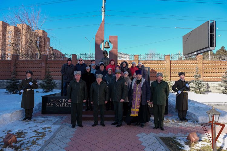 Командующий Уральским округом Росгвардии встретился с членами семей военнослужащих и сотрудников, погибших при выполнении воинского и служебного долга