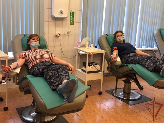 В Санкт-Петербурге сотрудники Росгвардии добровольно сдали кровь для пациентов одной из городских больниц