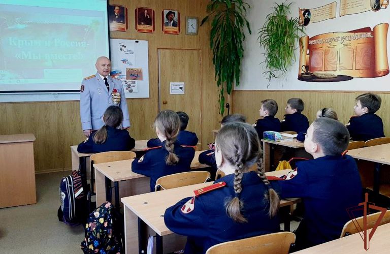Мероприятия акции «Дни Росгвардии» прошли в школах Крыма