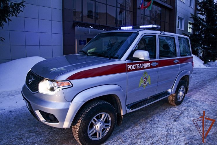 Сотрудники Росгвардии и полиции задержали в Казани подозреваемого в разбое 