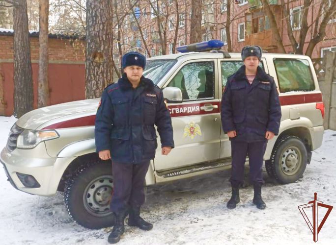 Медики благодарят сотрудников Росгвардии из Ангарска за помощь в спасении человеческой жизни