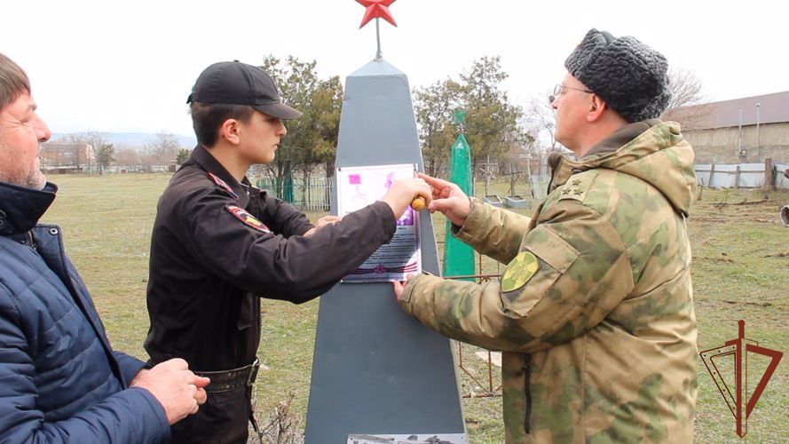 Военнослужащие ОГВ(с) почтили память Героя Советского Союза  Ивана Виноградова