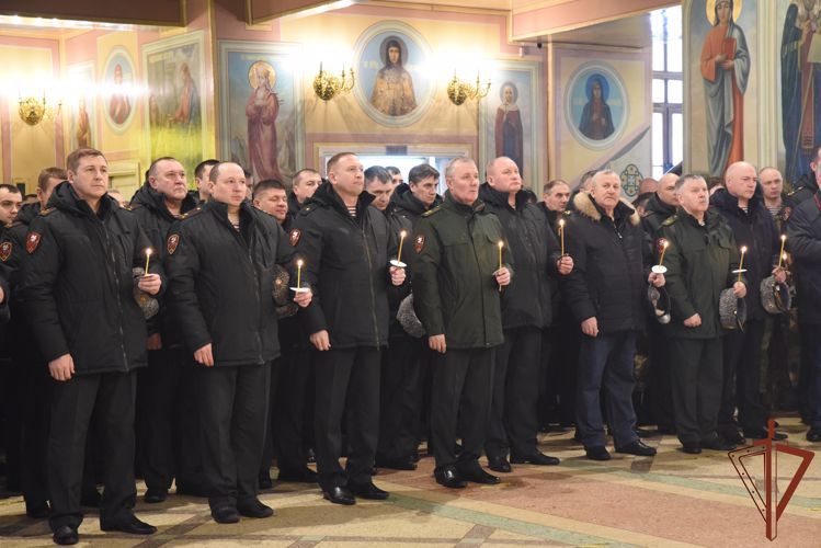 Командующий Сибирским округом Росгвардии принял участие в богослужении ко Дню войск национальной гвардии России (видео)