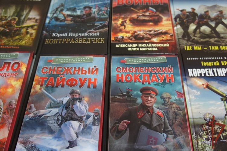 Ветераны Росгвардии передали книги для военнослужащих, находящихся на лечении в 4-м военном госпитале в Кирове