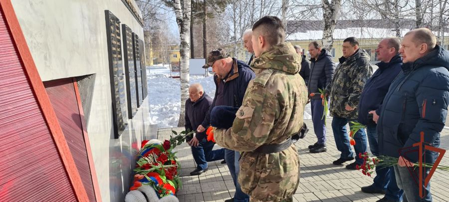 Офицеры Росгвардии почтили в Ангарске память кавалера ордена Мужества, погибшего при исполнении воинского долга