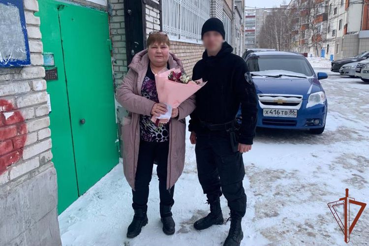 Сотрудники Росгвардии в ХМАО - Югре навестили семьи погибших правоохранителей