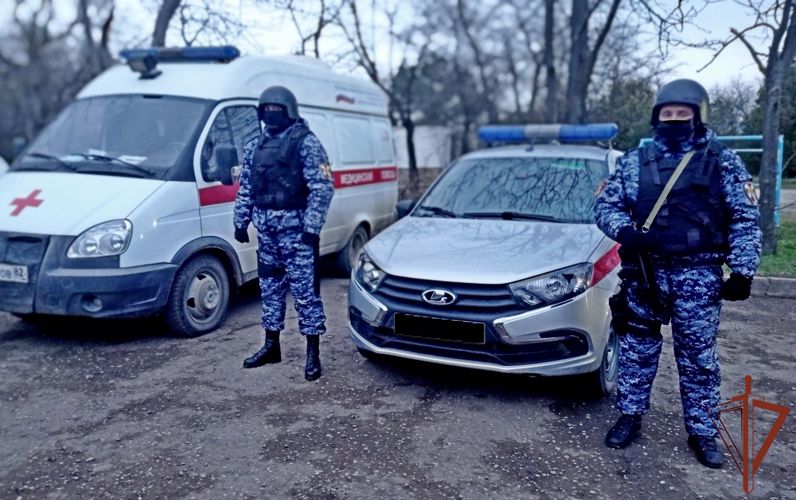  Патруль Росгвардии задержал мужчину, который мешал работе бригады скорой помощи