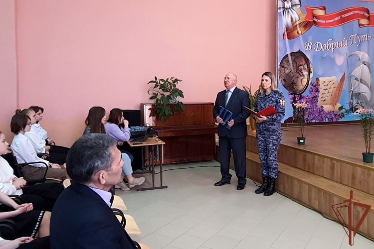 В честь российских воинов росгвардейцы провели акцию древонасаждения в Астрахани