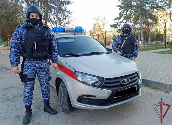Нарядом в Росгвардии в городе Саки по горячим следам задержан подозреваемый в грабеже