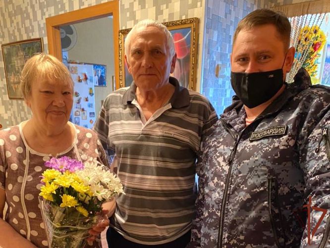 Сотрудники ведомства в ХМАО - Югре навестили семьи бойцов-правоохранителей, погибших в разные годы при выполнении служебно-боевых задач
